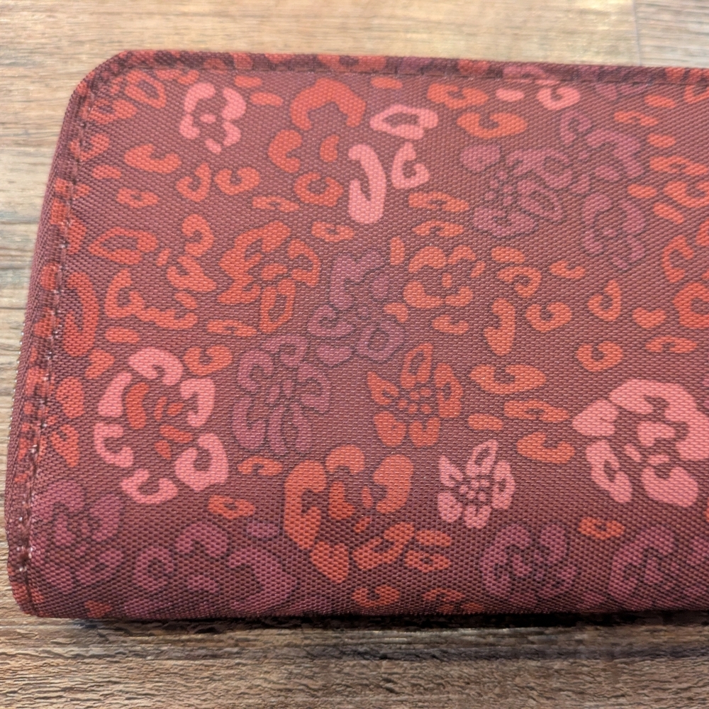 NWT Travelon Wallet Wristlet Purse Safe ID RFID Blocking Burgundy Floral - Picture 10 of 14